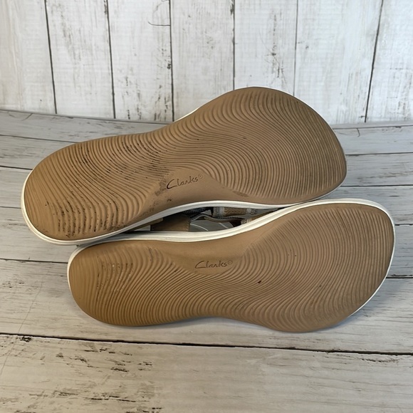 Clarks Mira Lily Tan, Gray and White Elastic Open Toe Sling Back Velcro Sandals - Picture 7 of 13